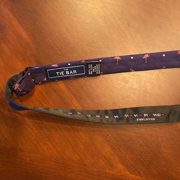 The Tie Bar 100% Silk Pink Flamingo Navy Bow Tie EUC - Picture 3 of 3